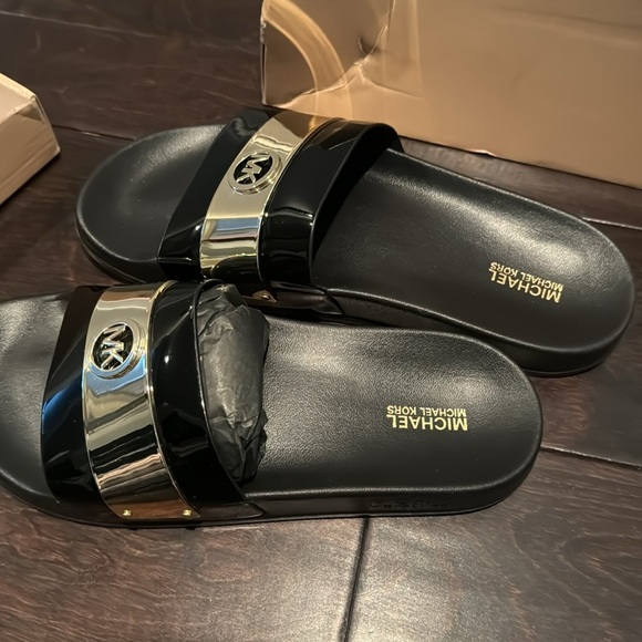 Michael Kors black and gold Jett Sid’s NIB 7M - Picture 6 of 8